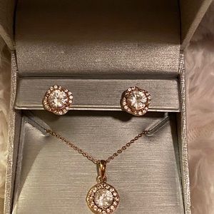 Peoples Jewelry Neclace & Earing